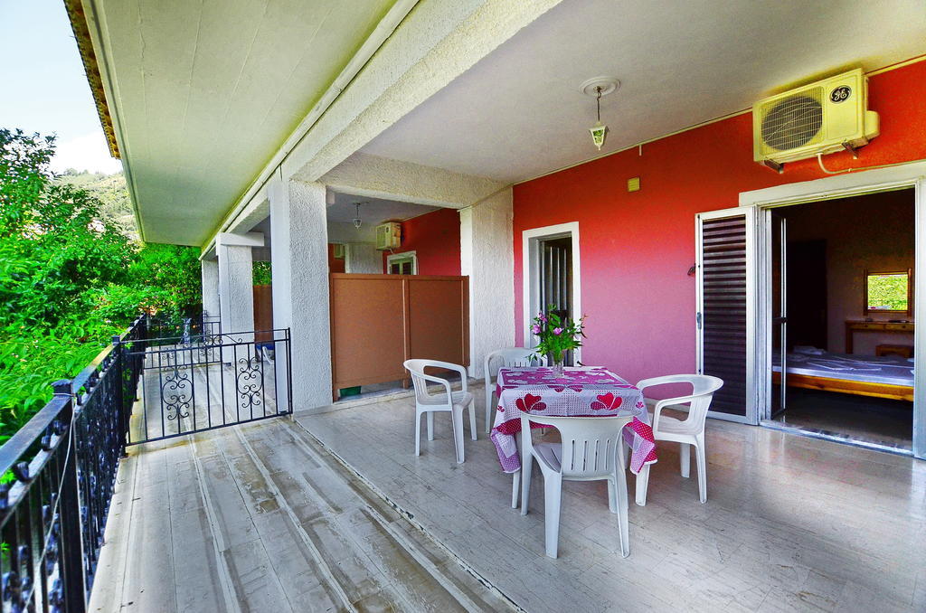 Villa Rebecca Agios Gordios  Buitenkant foto